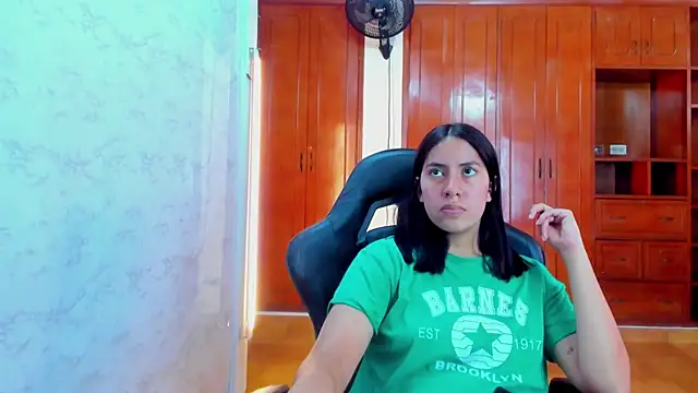 Soffy_and_Emily webcam