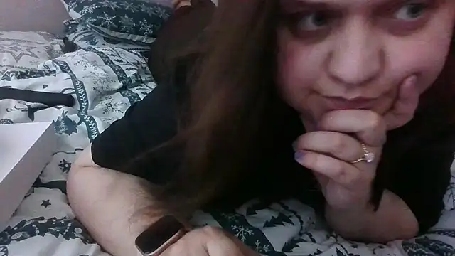 CurvyEllaX webcam