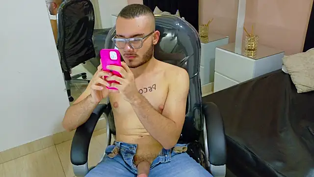 Matia_Zelvya live cam on StripChat