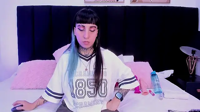 izzy_moon7 webcam
