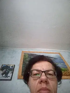 Olena72531 webcam