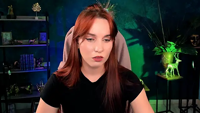 LolaFyre webcam
