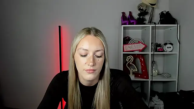 EvelynBlond webcam