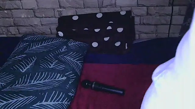 Sweethoneyglow live cam on StripChat