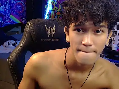 hugekenbigcock live cam on StripChat