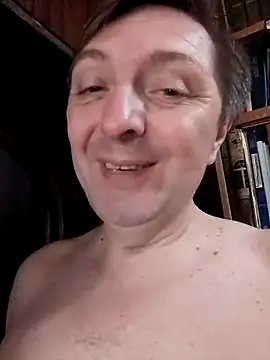 pokaz2020 (M mature) - Show everyone the semen in the condom