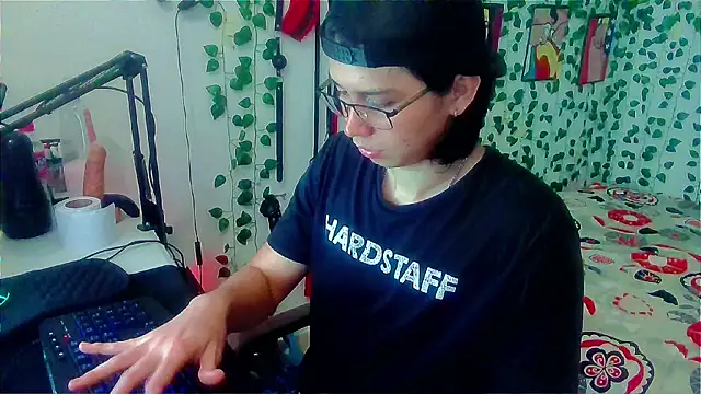 Andy_gray live cam on StripChat