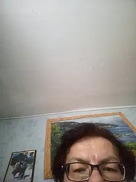 Olena72531 webcam