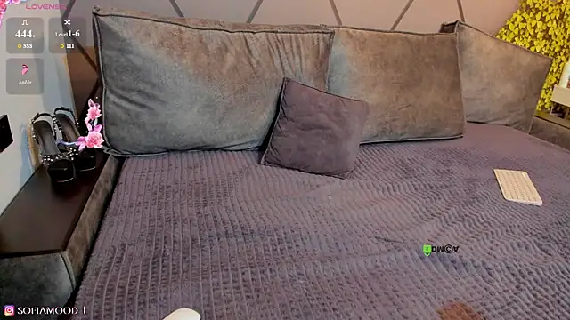 S0FlA live cam on StripChat