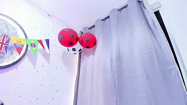AmberDillucca webcam