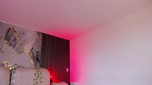 CarolineFyre webcam