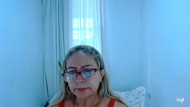 Sweeetnaughty live cam on StripChat