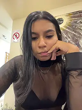 AlyssaRay live cam on StripChat
