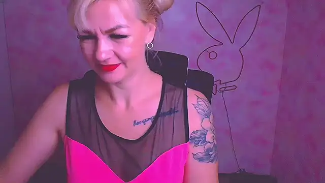Madonna_Fire live cam on StripChat