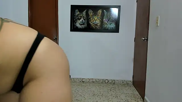 ZoeBluhs live cam on StripChat