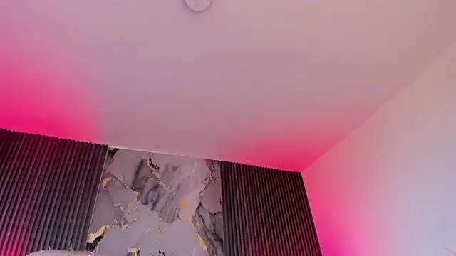 CarolineFyre webcam