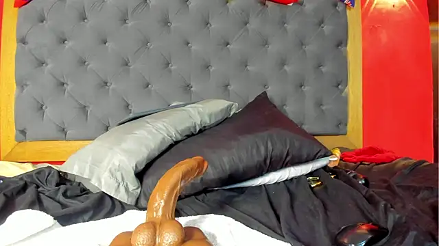 YayaHilton webcam
