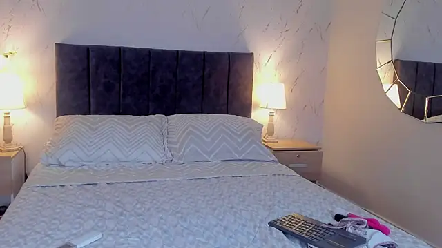 Emilly_Beaumont live cam on StripChat