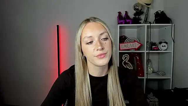EvelynBlond webcam