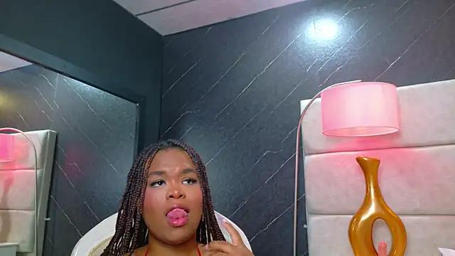 EbonyHenner webcam
