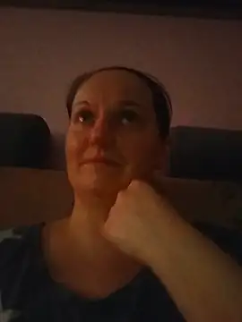 BustyLadyAlma webcam