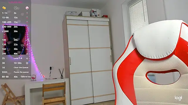 HotCarolineXO webcam