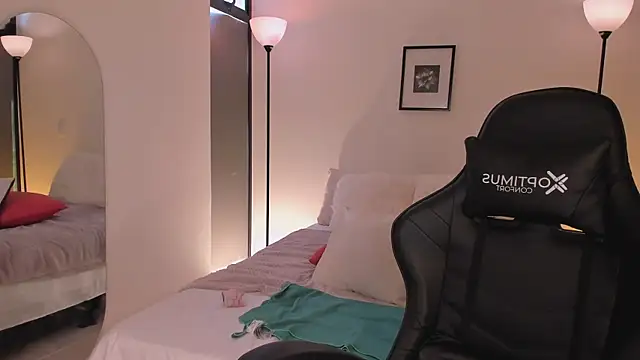 ChloeMoreti webcam