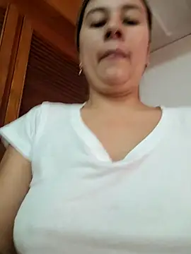 selena_gomez2 live cam on StripChat