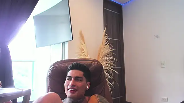 Dominiofit live cam on StripChat