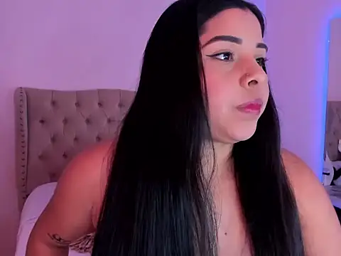 EmilySanchezz live cam on StripChat