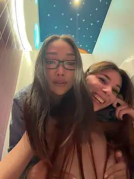 trytomakememoam live cam on StripChat