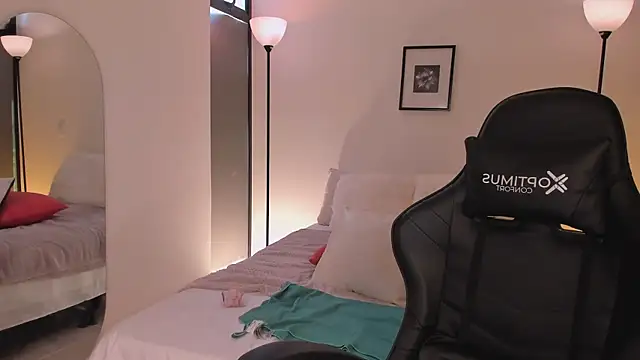 ChloeMoreti webcam