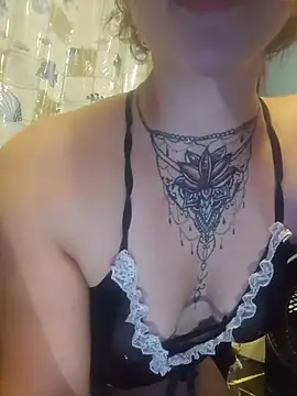 KARMICchaos_xoxo live cam on StripChat