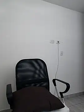 Nahiajhonson_ webcam