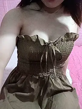 Em_xinh05 live cam on StripChat