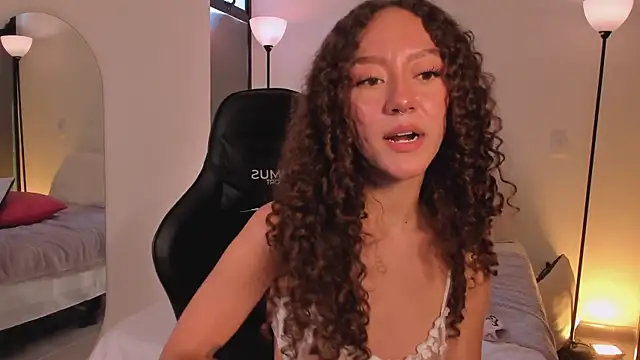 ChloeMoreti webcam