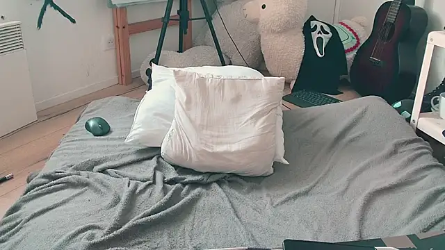 CeriseLapine webcam