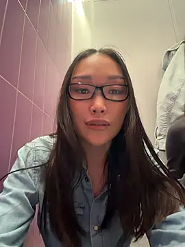trytomakememoam webcam