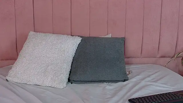 SCARLHETTBROWN webcam