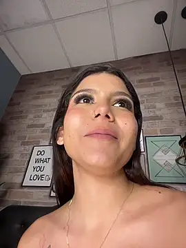 CherrySmirkXXX webcam