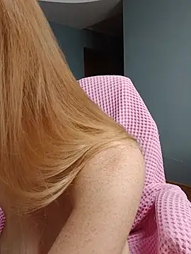 Aromaloveqq webcam