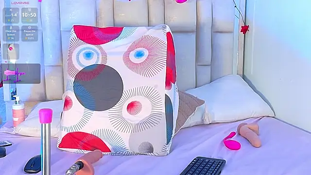 Bella-Sanders webcam