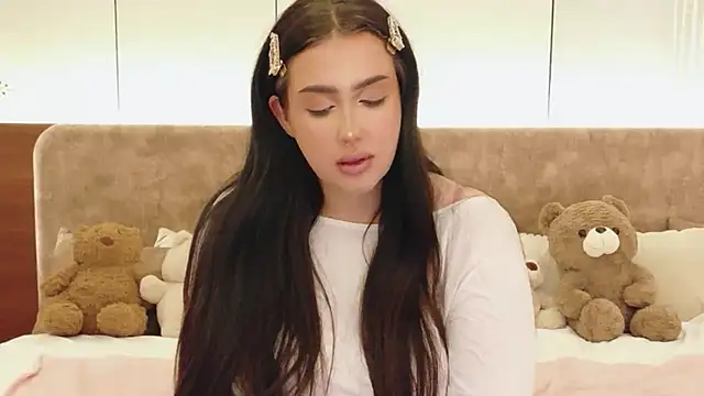 UR_MADDY_ONLINE webcam