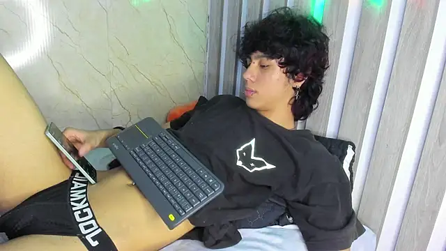 sckrapper (M twink) - Firts cummm (〃´～｀〃)♡~