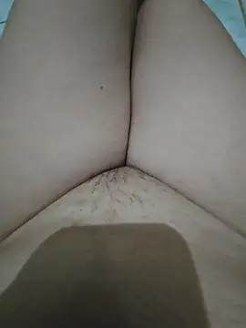 BabyHinas webcam