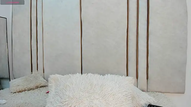 twodesiressary webcam