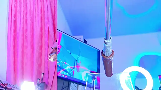 NathaxaLeans webcam