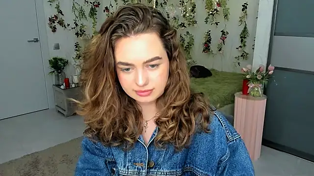 MiracleCurly webcam