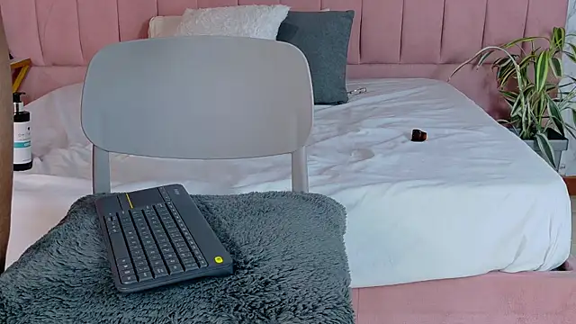 SCARLHETTBROWN webcam