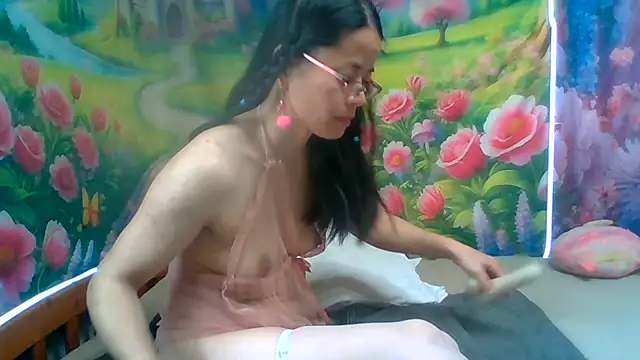 sweethanajapanese live cam on StripChat